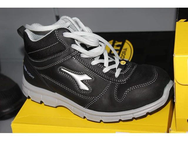 Veiligheid-werkschoen utility diadora maat 41. - afbeelding 1 van  2