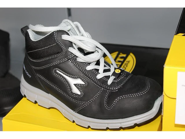Veiligheid-werkschoen utility diadora maat 41. - afbeelding 1 van  2