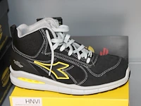 Veiligheid-werkschoen utility diadora maat 41. - afbeelding 2 van  3