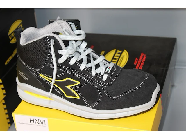 Veiligheid-werkschoen utility diadora maat 41. - afbeelding 1 van  2