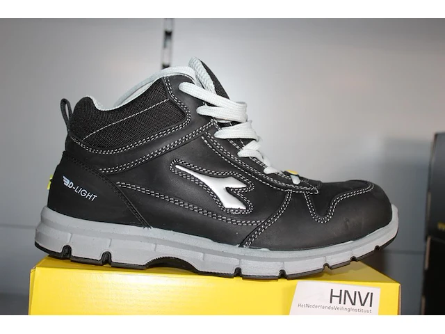 Veiligheid-werkschoen utility diadora maat 42. - afbeelding 2 van  3