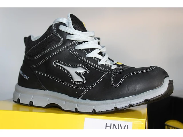 Veiligheid-werkschoen utility diadora maat 42. - afbeelding 2 van  3