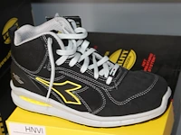 Veiligheid-werkschoen utility diadora maat 42. - afbeelding 1 van  2