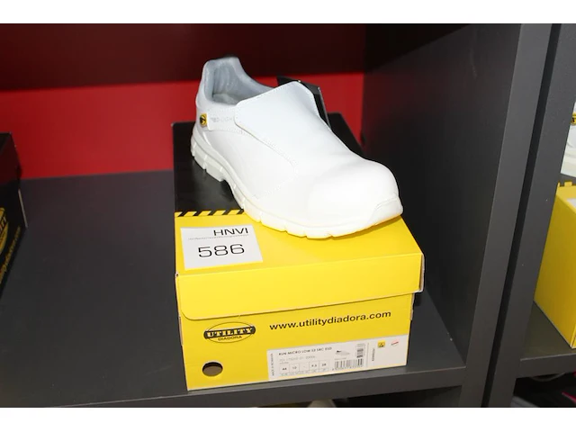 Veiligheid-werkschoen utility diadora maat 44. - afbeelding 1 van  3