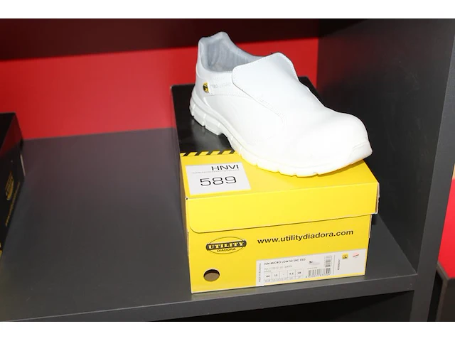 Veiligheid-werkschoen utility diadora maat 44. - afbeelding 1 van  3