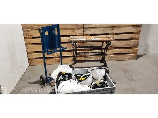 Veiligheids helmen, gasflessen steekwagen, workmate - afbeelding 1 van  9