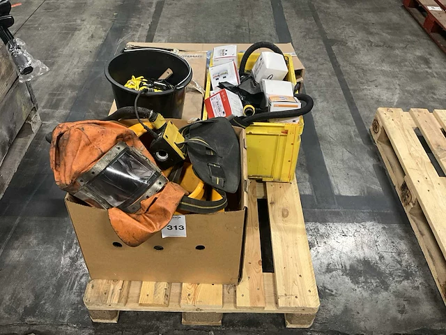 Veiligheidsmateriaal - afbeelding 2 van  7
