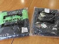Veiligheidsproducten en kleding in doos. - afbeelding 2 van  3