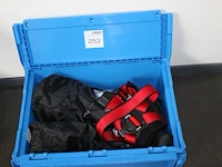 Veiligheidsset bestaande uit vanglijn, veiligheidslijn, harnas, werplijn met werpgewicht in box