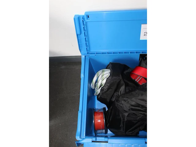 Veiligheidsset bestaande uit vanglijn, veiligheidslijn, harnas, werplijn met werpgewicht in box - afbeelding 2 van  2