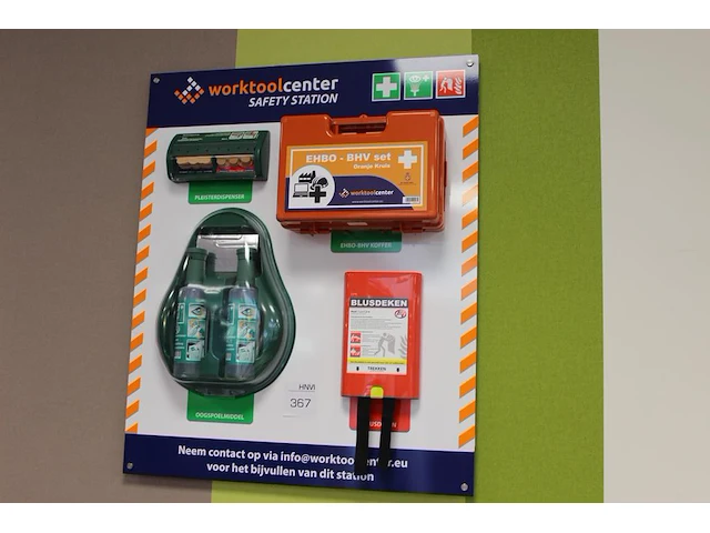 Veiligheidsstation worktoolcenter, wo blusdeken, verbandtrommel en oogspoelmiddel afm. 75 x 90cm - afbeelding 1 van  2