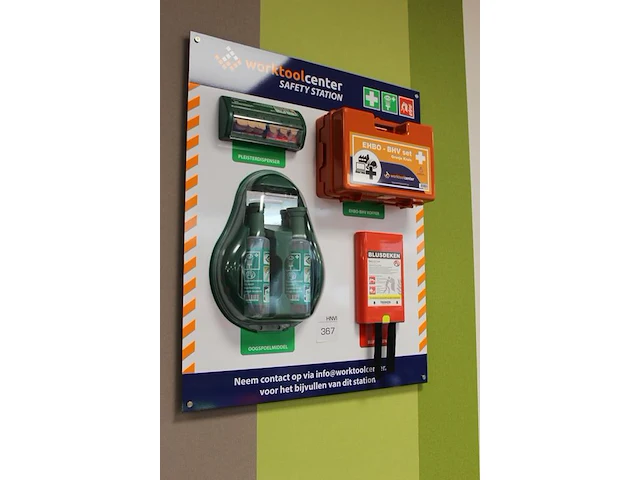 Veiligheidsstation worktoolcenter, wo blusdeken, verbandtrommel en oogspoelmiddel afm. 75 x 90cm - afbeelding 2 van  2