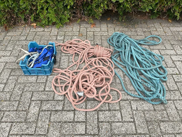 Veiligheidstuigen en touwen - afbeelding 1 van  4