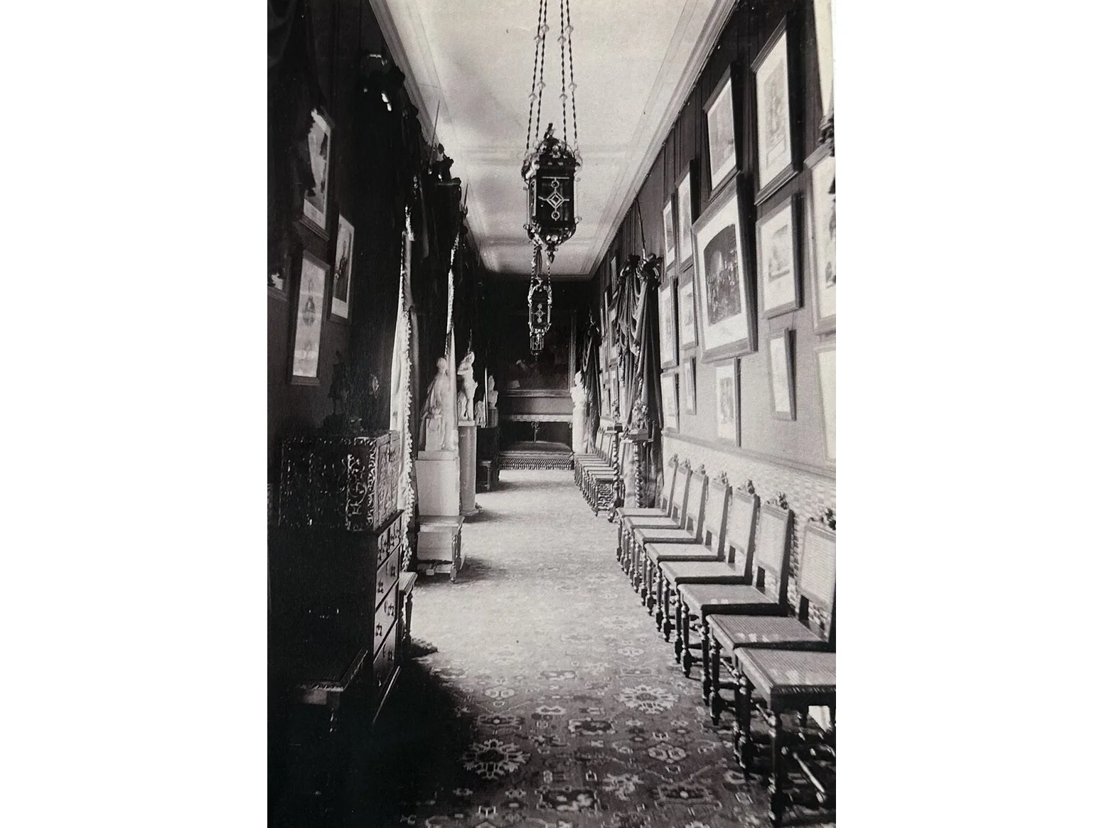 Veiling met koninklijke meubelen, kunst, antiek en taxidermie, in opdracht van delftsch veilinghuis