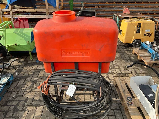 Veldspuit waterkracht - afbeelding 5 van  9