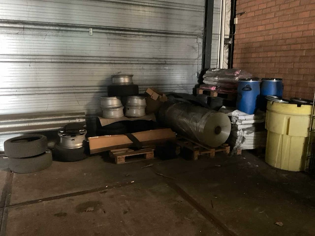 Velgen, banden, strooizout en divers - afbeelding 1 van  15