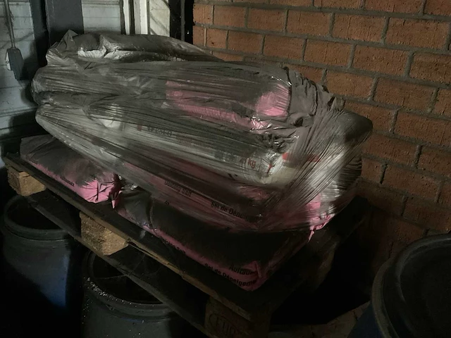 Velgen, banden, strooizout en divers - afbeelding 15 van  15