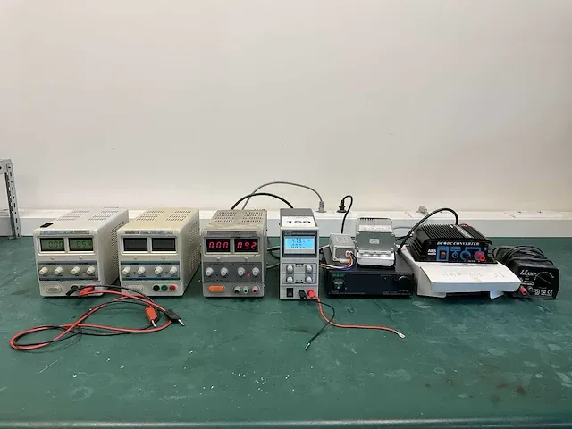Velleman, afx partij labvoeding en omvormers - afbeelding 1 van  4