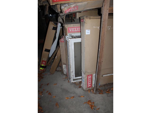 Velux dakramen en onderdelen in grote hoeveelheid. diverse uitvoeringen en afmetingen. - afbeelding 2 van  5