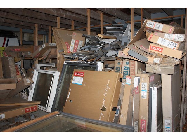 Velux dakramen en onderdelen in grote hoeveelheid. diverse uitvoeringen en afmetingen. - afbeelding 3 van  5