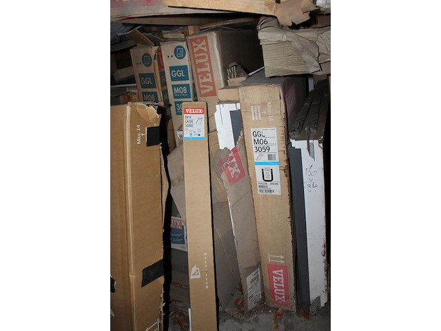Velux dakramen en onderdelen in grote hoeveelheid. diverse uitvoeringen en afmetingen. - afbeelding 5 van  5