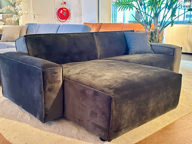 Velvet bank met longchair en bies - afbeelding 2 van  6