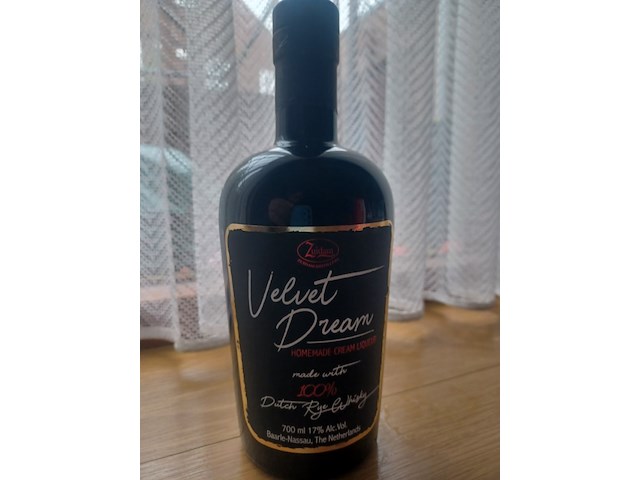Velvet dream liqeur met wisky 700 ml 17% aantal 1 fles. - afbeelding 1 van  5