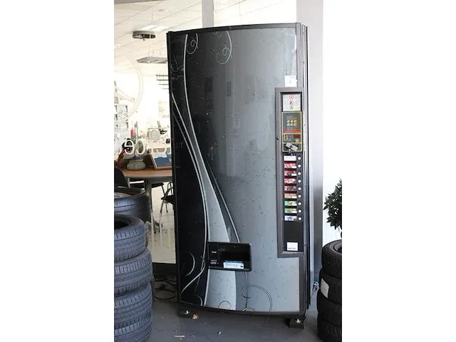 Vendingmachine / koudedranken automaat royal vendors type rvcc-804-9. bouwjaar 2009. afm.96 x 85 x 207 cm. - afbeelding 2 van  3