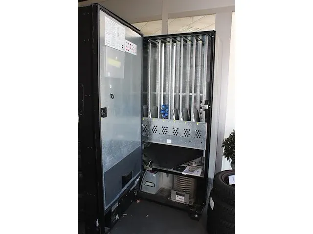 Vendingmachine / koudedranken automaat royal vendors type rvcc-804-9. bouwjaar 2009. afm.96 x 85 x 207 cm. - afbeelding 3 van  3