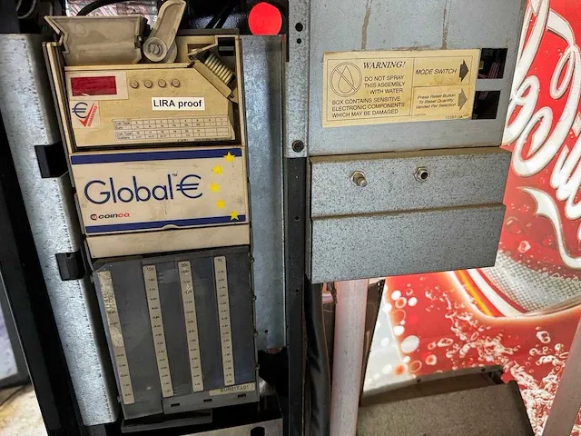 Vendo - 470 - frisdrankautomaat - vending machine - afbeelding 10 van  11