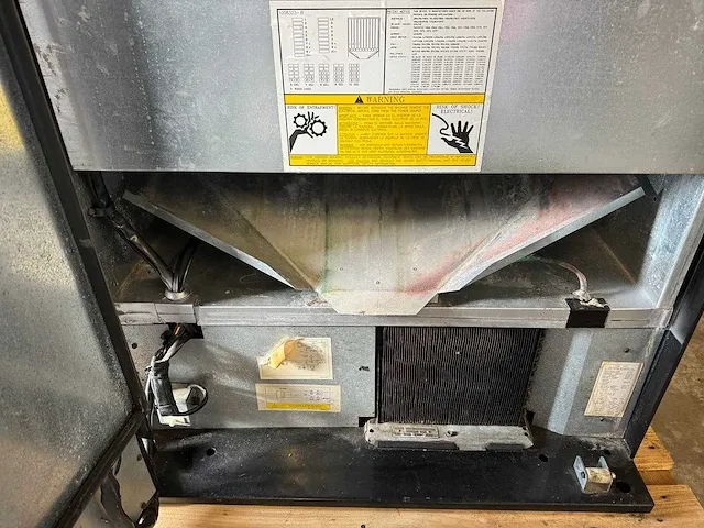 Vendo - 470 - frisdrankautomaat - vending machine - afbeelding 10 van  10