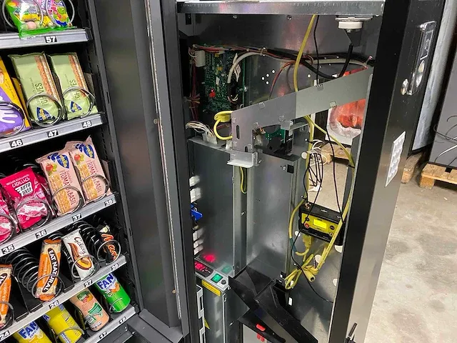 Vendo - g-snack sve sm8 - combi - vending machine - afbeelding 8 van  11