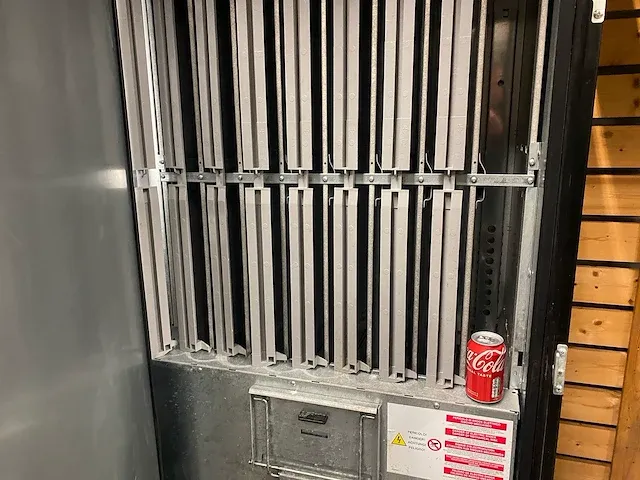 Vendo - sve 550 - frisdrank - vending machine - afbeelding 10 van  10