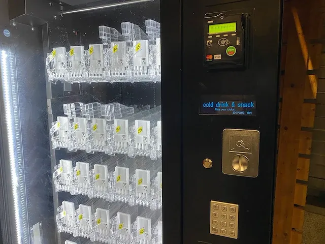 Vendo - sve dm6 - frisdrank - vending machine - afbeelding 3 van  10