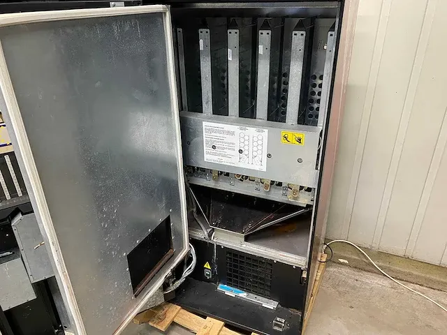 Vendo - v100-5 - frisdrankautomaat - vending machine - afbeelding 8 van  11