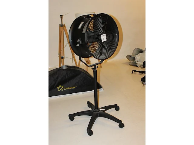 Ventilator benel turbo windtunnel 1000 rf op statief met hoogte 132 cm. - afbeelding 2 van  3