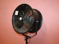 Ventilator benel turbo windtunnel 1000 rf op statief met hoogte 132 cm.