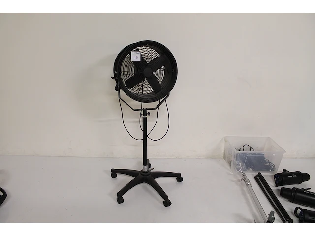 Ventilator benel turbo windtunnel 1000 rf op statief met hoogte 132 cm. - afbeelding 1 van  2