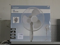 Ventilator excellent electrics wit. vermogen 45w. 3 speed instellingen. maximale hoogte 125cm (afstelbaar) - afbeelding 1 van  2
