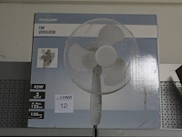 Ventilator excellent electrics wit. vermogen 45w. 3 speed instellingen. maximale hoogte 125cm (afstelbaar) - afbeelding 1 van  2