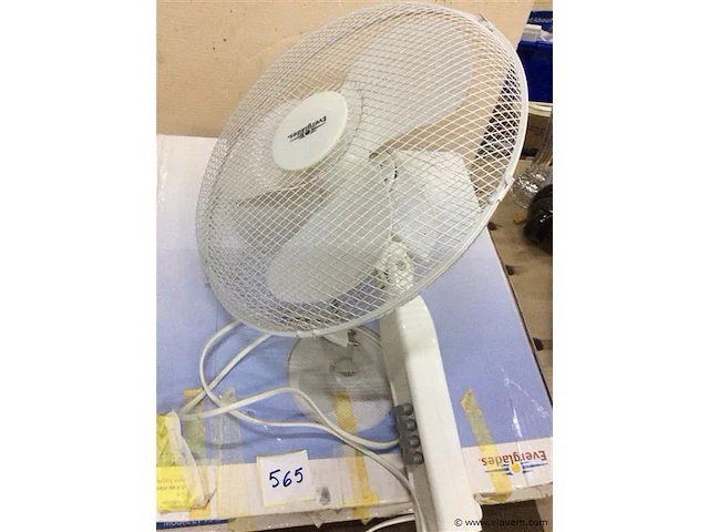 Ventilator op voet ( werkend ) - afbeelding 1 van  2