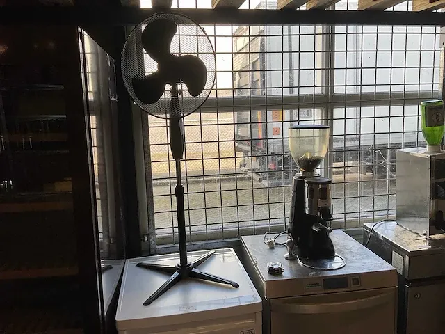 Ventilator - afbeelding 1 van  2
