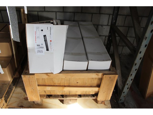 Ventilerende panlatten zonder kam netsale, ca. 300 stuks a 1 meter. - afbeelding 1 van  2