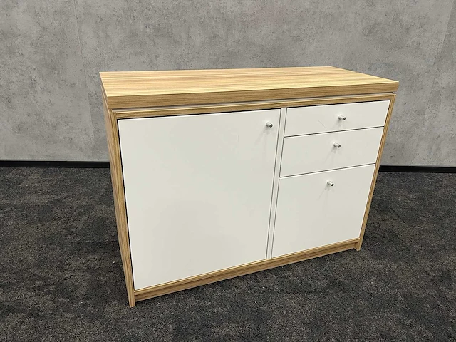 Vepa/ drentea - lage houten kast - afbeelding 1 van  9