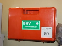 Verbandtrommel met inhoud en wandbeugel. - afbeelding 1 van  2