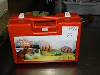 Verbandtrommel met inhoud. - afbeelding 1 van  2