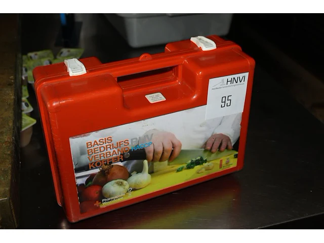 Verbandtrommel met inhoud. - afbeelding 2 van  2