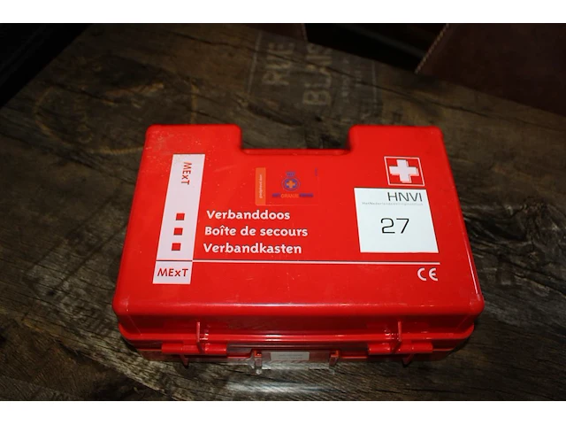 Verbandtrommel met muurbeugel. - afbeelding 1 van  1