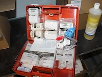 Verbandtrommel met wandbeugel. gekeurd tot 11-2025. - afbeelding 1 van  2