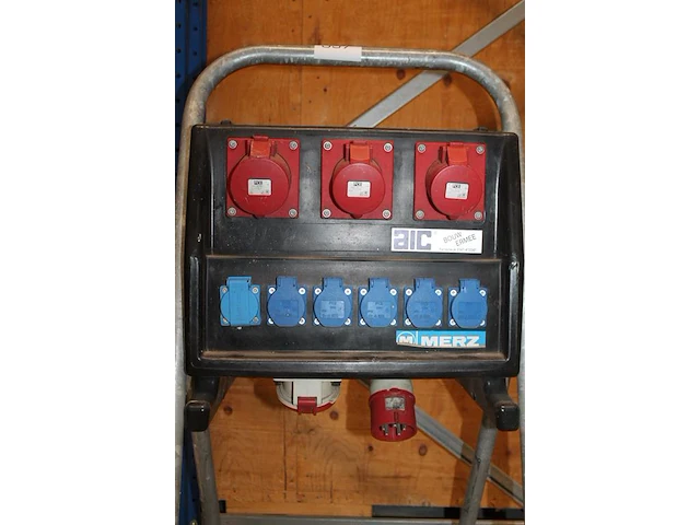 Verdeelkast aic 3x kracht en 6x 230v. - afbeelding 3 van  4